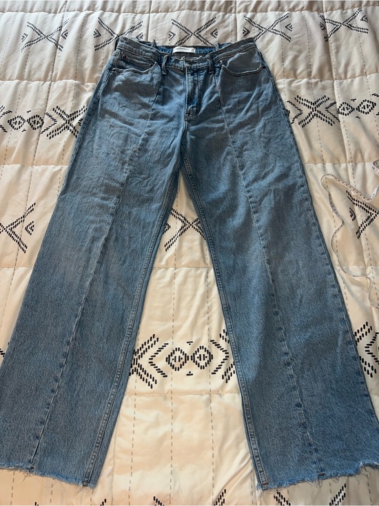 Abercrombie & Fitch Denim - Abercrombie “The 90’s Relaxed Jean”. Size 30. Only worn once or twice.